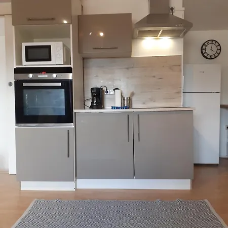 Apartment Simple, Calme Et Fonctionnel
